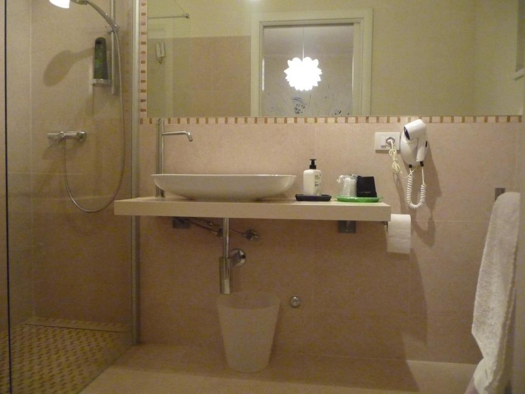 Moggio Udinese Residence Bed&Bike חדר תמונה